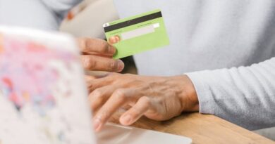 Kaip saugiai atlikti pinigų pavedimą perkant būstą: avansas, likutis, terminai